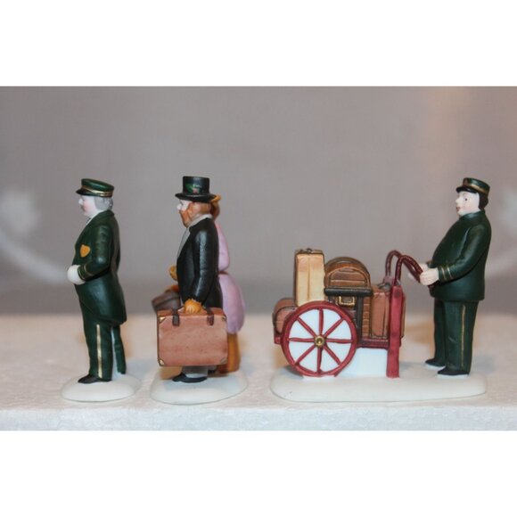 Dept 56 Heritage Village - Holiday Travelers - Picture 5 of 7